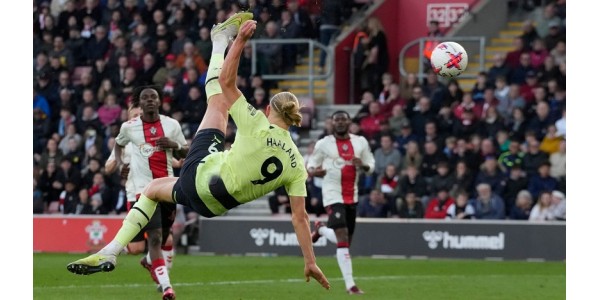 První branka se zlatým hákem Erlinga Hålanda vzhůru nohama